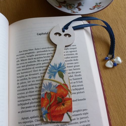 Pisică cu flori